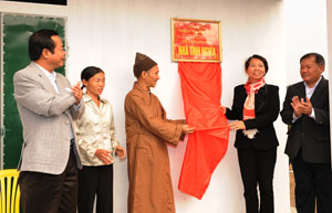 Ninh Binh province: Charity houses presented to poor families 